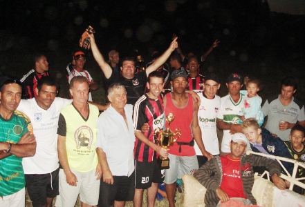 <a href="home/noticia/11270">Torneio do Ataíde em Homenagem ao Valdair- Na foto, o homenageado Valdair, partiicipando do evento no SCATaíde</a>