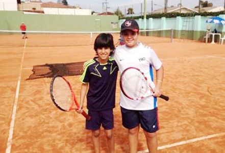 <a href="home/noticia/11445">Panoramica- Tenis na AAR- Na foto os tenistas Tadeu e João Pedro semifinalistas da competição</a>